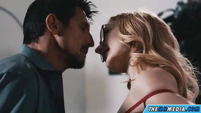 Romantic ibalopo pẹlu kan slutty bilondi